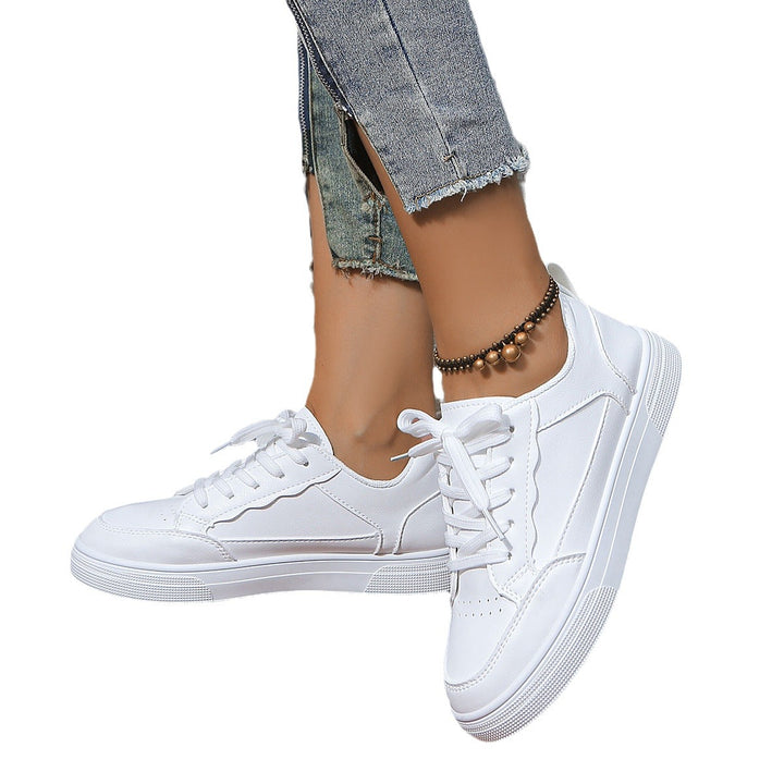 Damen Plateau‑Sneaker mit minimalistischer Lederoptik und gepolstertem Komfortfußbett – Névara