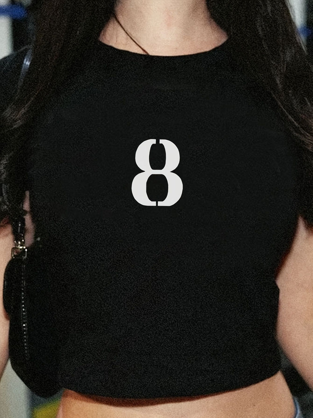 Damen Crop-T-Shirt mit kreativem Totenkopf-Design und figurbetontem Schnitt Echo Archiv