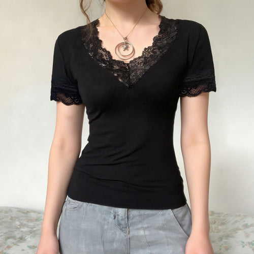 Damen T-Shirt mit Spitzenbesatz und V-Ausschnitt Echo Archiv