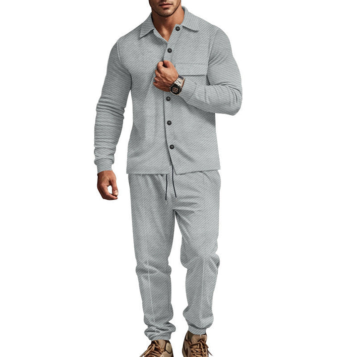 Herren lässige Schlafanzug-Kombination mit eleganten Knopfdetails Echoarchiv