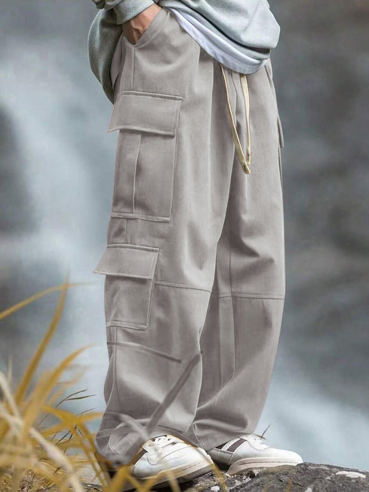Herren weite Cargo-Hose mit Mehrfachtaschen, Tunnelzug und verstärkten Kniepartien – Bravaro