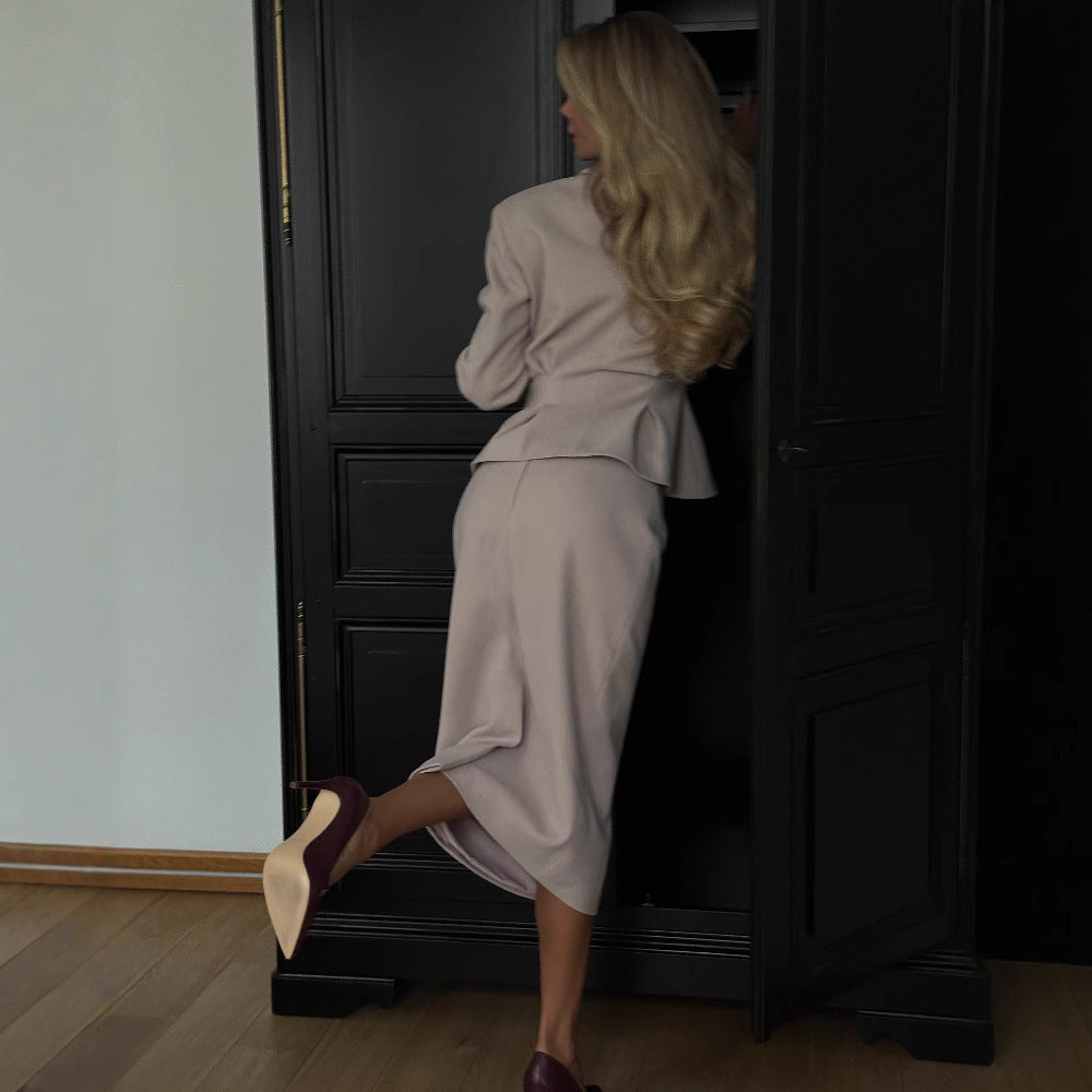 Damen Zweiteiliges Business-Kostüm mit tailliertem Blazer und Bleistiftrock Echo Archiv