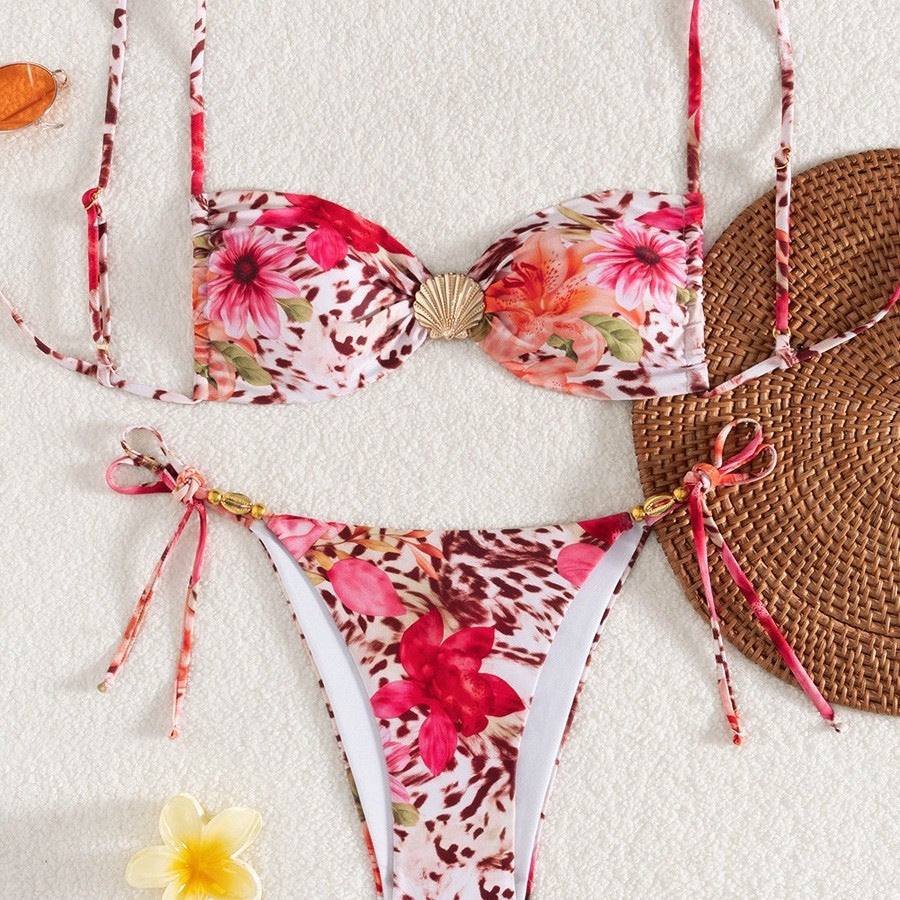 Damen Bandeau-Bikini mit floralem Design und goldenen Akzenten Echo Archiv
