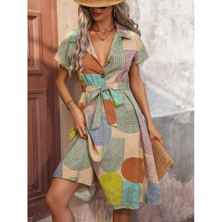 Damen Hemdkleid mit buntem geometrischem Muster und Taillengürtel Echo Archiv