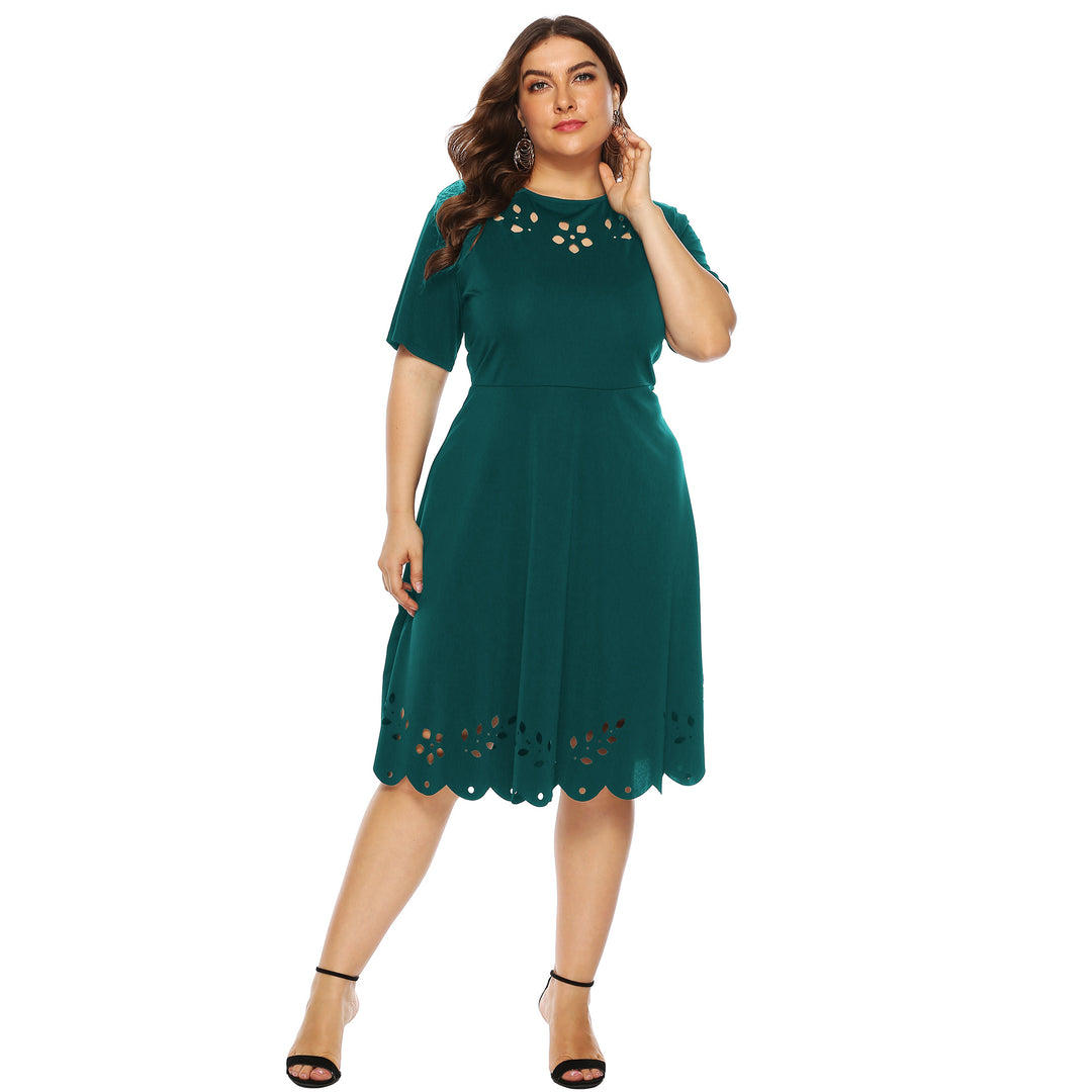 Damen elegantes Kleid mit durchbrochenem Kragen und wellenförmigem Saum Echo Archiv