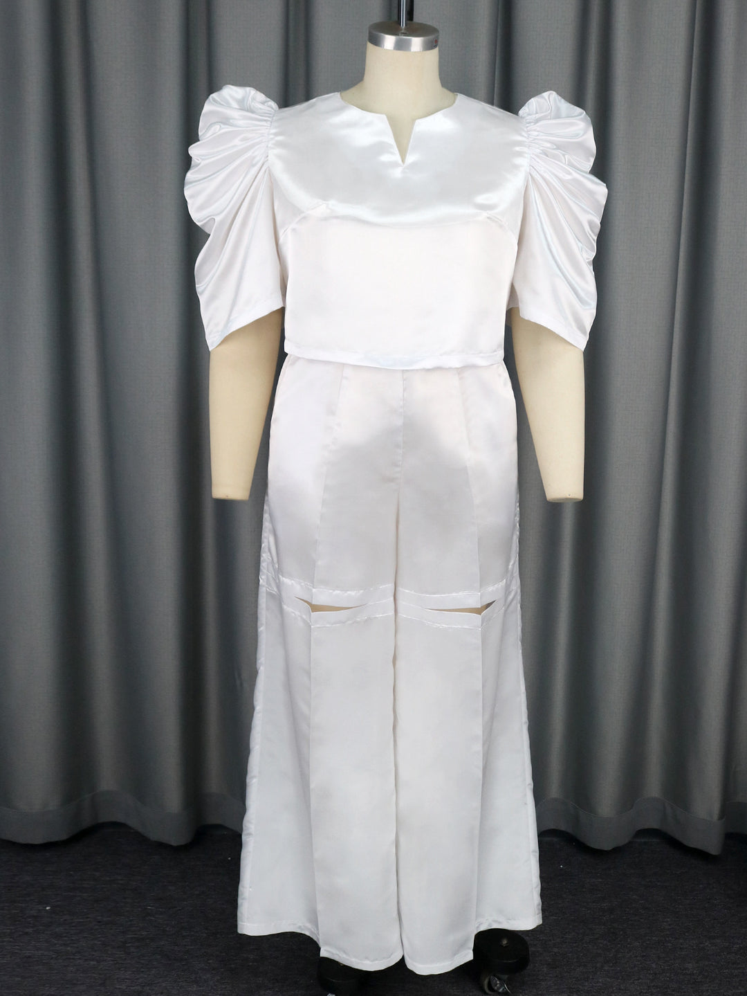 Damen Elegantes Jumpsuit mit voluminösen Puffärmeln und schickem Taillierungsdetail Echo Archiv