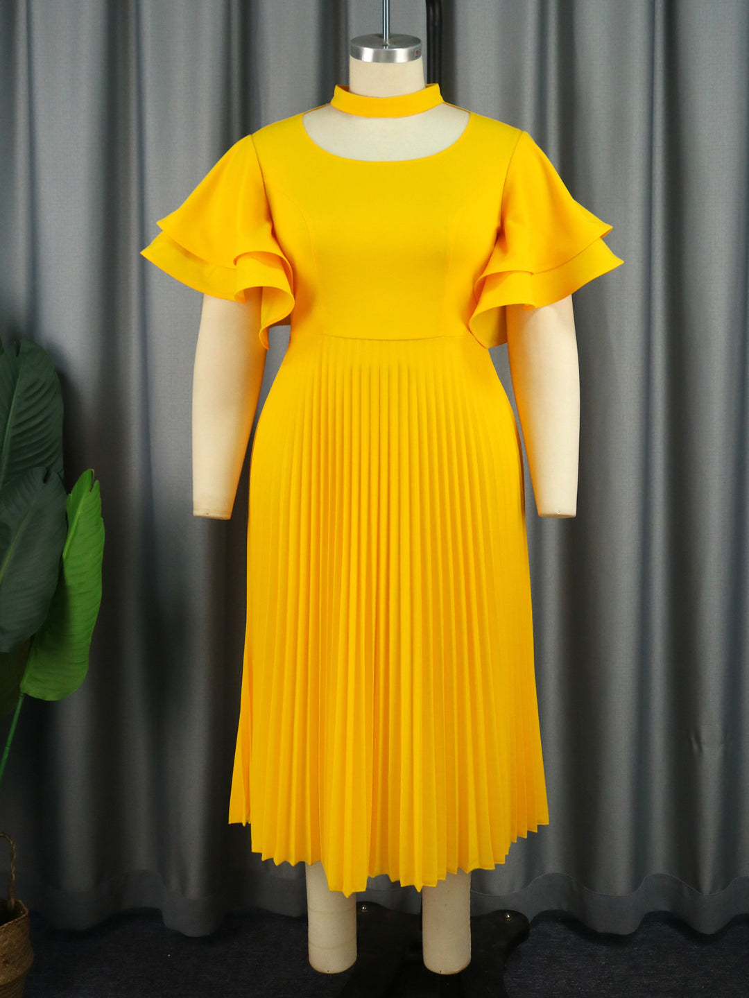 Damen Plissee Maxikleid mit Choker und voluminösen Ärmeln Echo Archiv