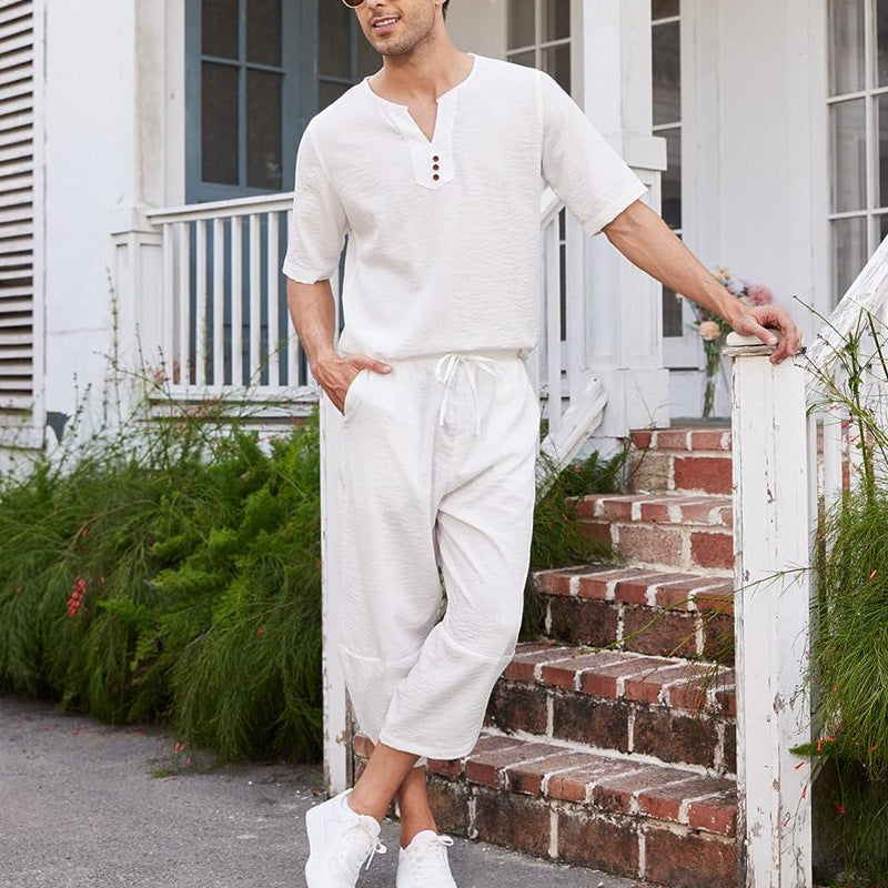 Herren lässiges Leinen-Outfit mit Kurzarmoberteil und lockeren Hosen Echoarchiv