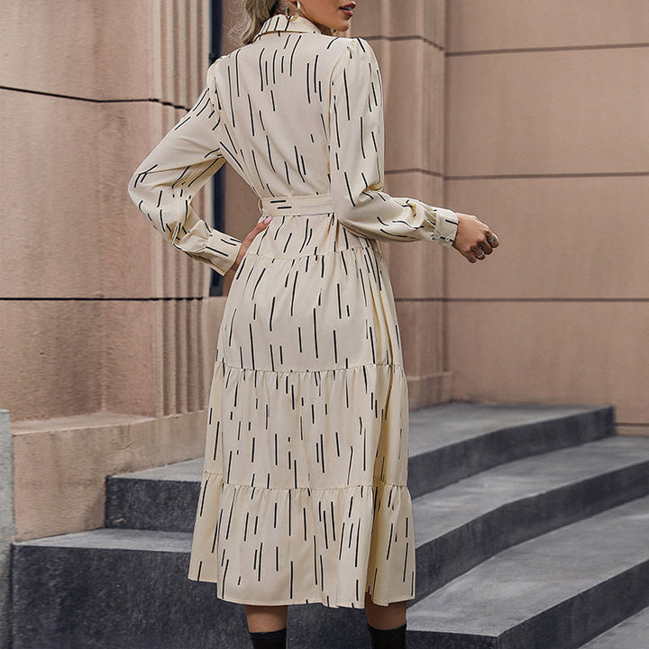 Damen Langärmeliges Hemdblusenkleid mit Stufenrock, Taillengürtel und Frontknopfleiste Echoarchiv