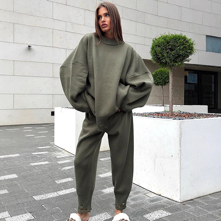 Damen Oversize-Strickset aus Feinstrick mit Destroyed-Saum, weitem Pullover und legerer Schlupfhose Echoarchiv