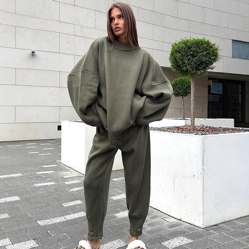 Damen Oversize-Strickset aus Feinstrick mit Destroyed-Saum, weitem Pullover und legerer Schlupfhose Echoarchiv