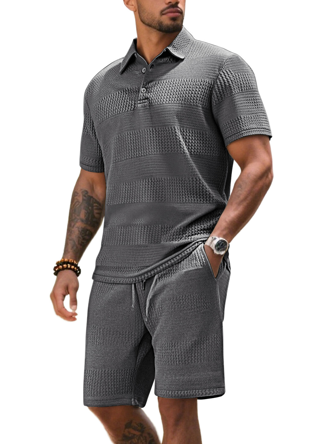Herren Freizeitanzug mit strukturiertem Poloshirt und kurzen Hosen Echoarchiv