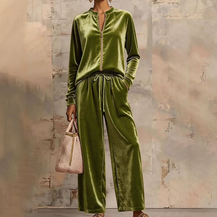 Damen nan samtiges Lounge-Set mit Stehkragen Reißverschlussoberteil und Kordelbundhose Echo Archiv
