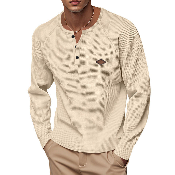 Herren Langarm-Henley-Shirt mit strukturiertem Stoff und dekorativen Knopfdetails Echoarchiv