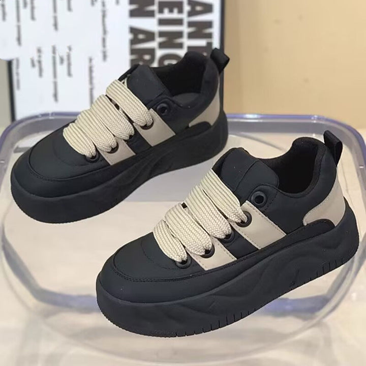 Damen Plattform Sneakers mit dickem Gummi-Style und farblich abgesetzten Details Echo Archiv