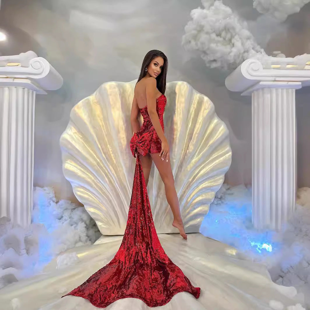 Damen Glitzerndes Abendkleid mit Schleppe und trägerlosem Design Echo Archiv