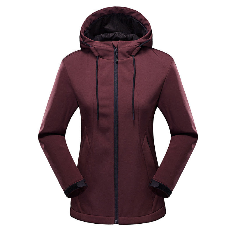 Damen Taillierte Softshell-Jacke mit Kapuze, winddichter Membran und verdeckten Reißverschlüssen – Célinea