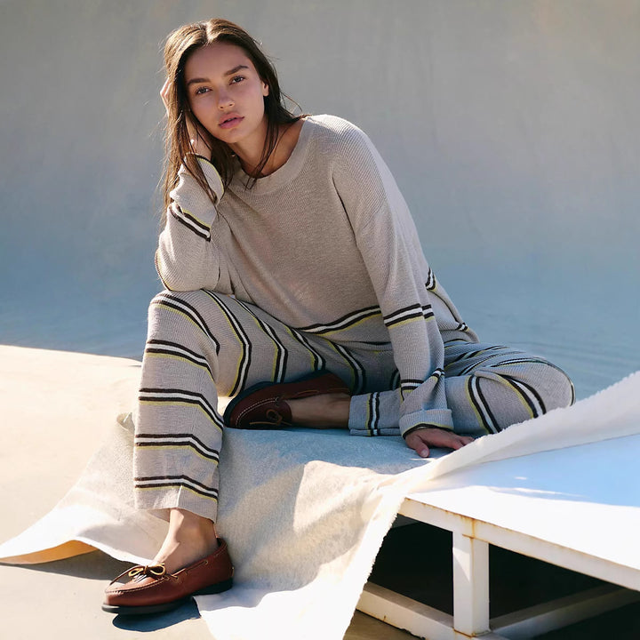 Damen gestreiftes Strick-Lounge-Set mit weichem Oversize-Pullover und weitem High-Waist-Hose – Mavelle