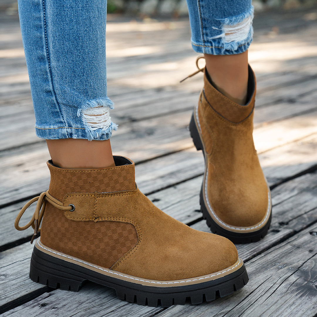 Damen kurze Wildleder-Stiefelette mit robuster Profilsohle und gepolstertem Schaft – Varelle