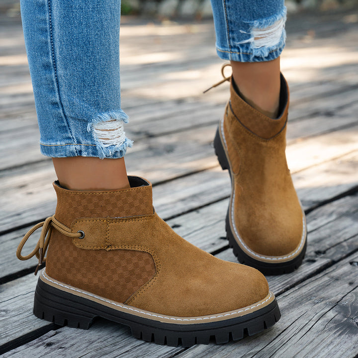Damen kurze Wildleder-Stiefelette mit robuster Profilsohle und gepolstertem Schaft – Varelle