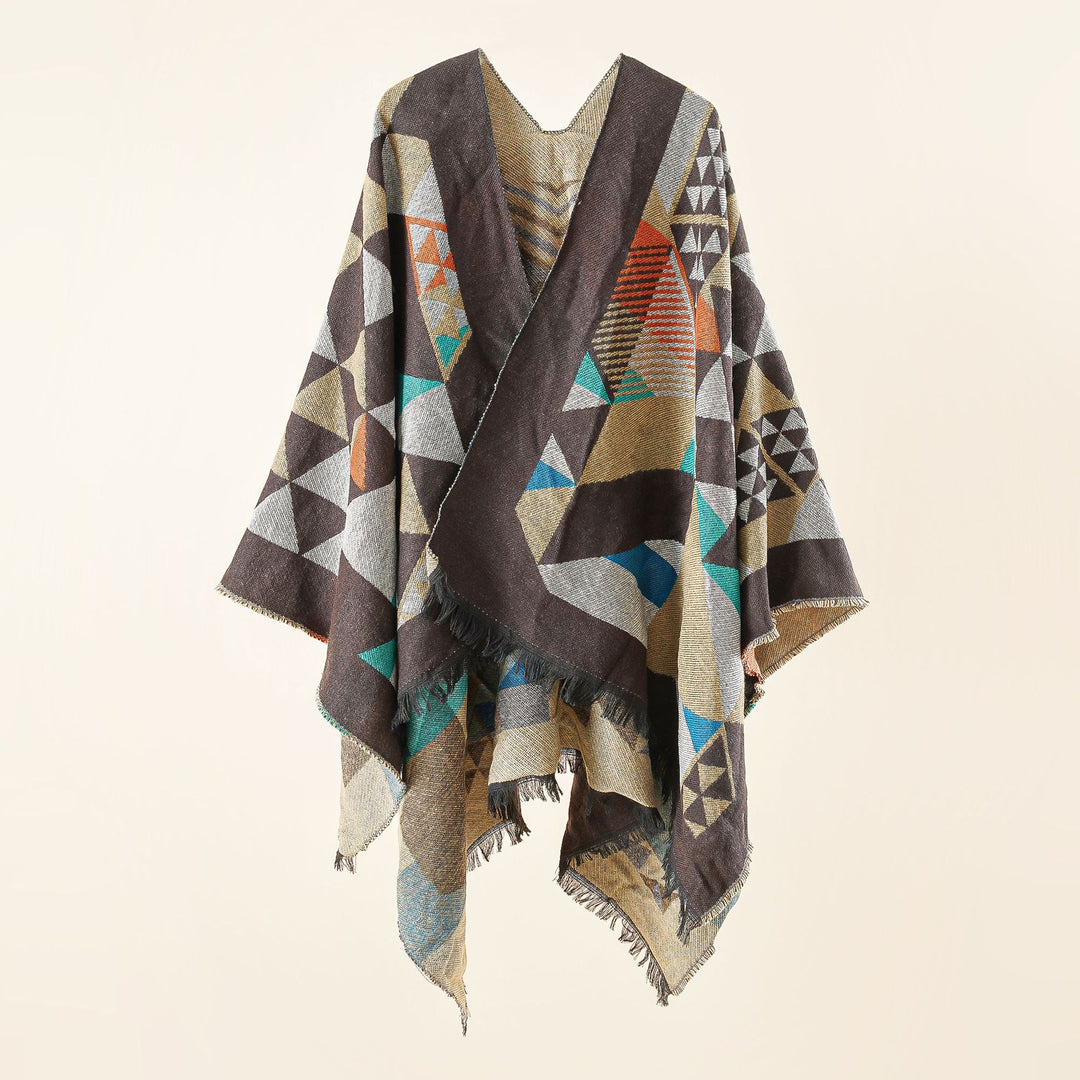 Damen Oversize-Ruana im Jacquard-Wickelstil mit dreieckigem Muster und Fransensaum – Avérine