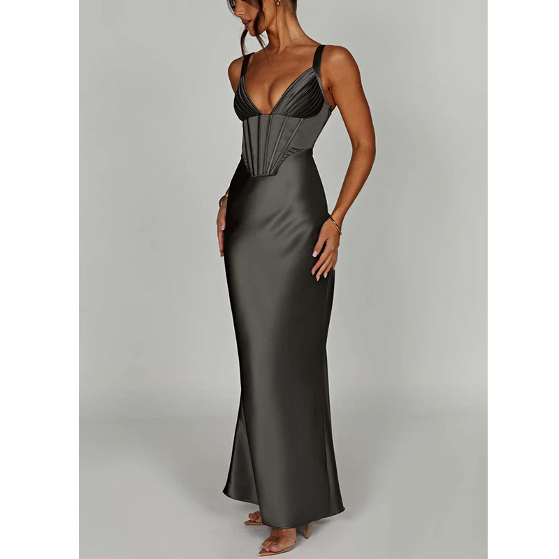 Damen Elegantes Abendkleid mit tailliertem Oberteil und schmalen Trägern Echo Archiv
