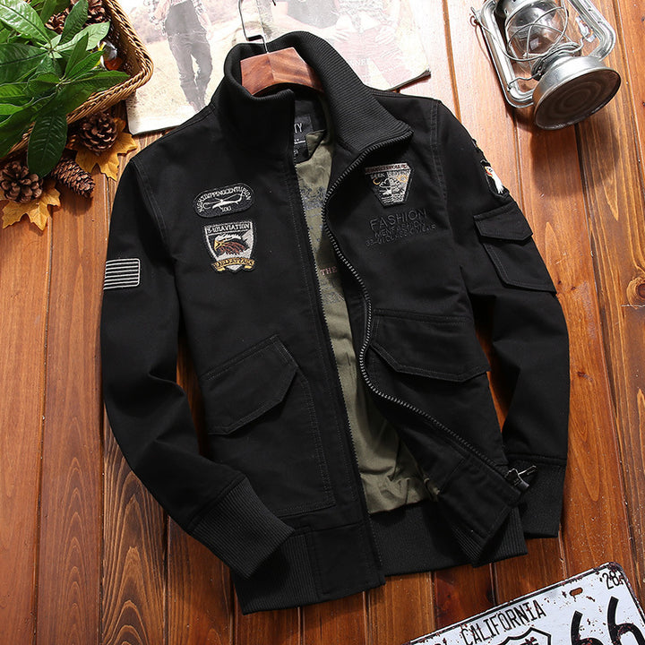 Herren Field-Bomberjacke aus robustem Canvas mit Aufnäher-Details und Ärmelpattentasche – Brevano
