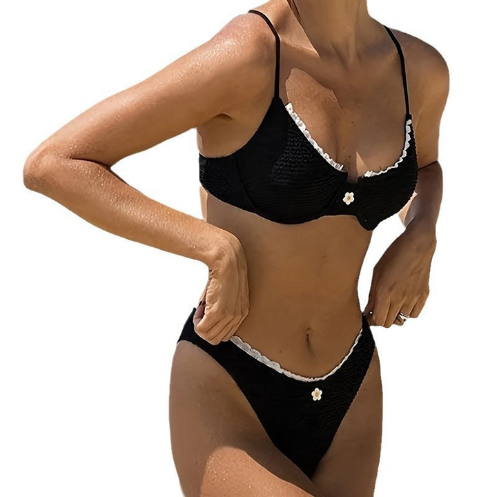 Damen Bikini-Set mit verführerischem Rüschendesign und bunten Akzenten Echo Archiv