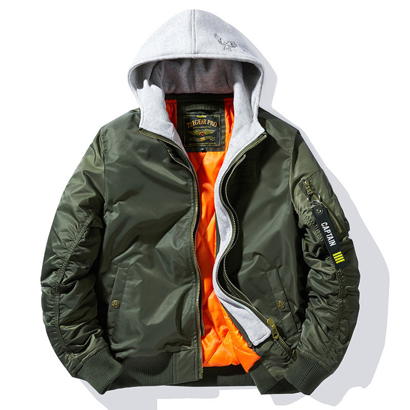 Herren nan fliegerinspirierte Bomberjacke mit integriertem Kapuzeneinsatz, Ärmeltasche und wattierter Innenlage Echo Archiv