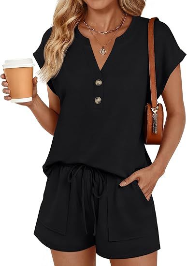 Damen Lässiges zweiteiliges Lounge-Set mit Knopfleiste, Kordelzugshorts und Eingrifftaschen – Élanora