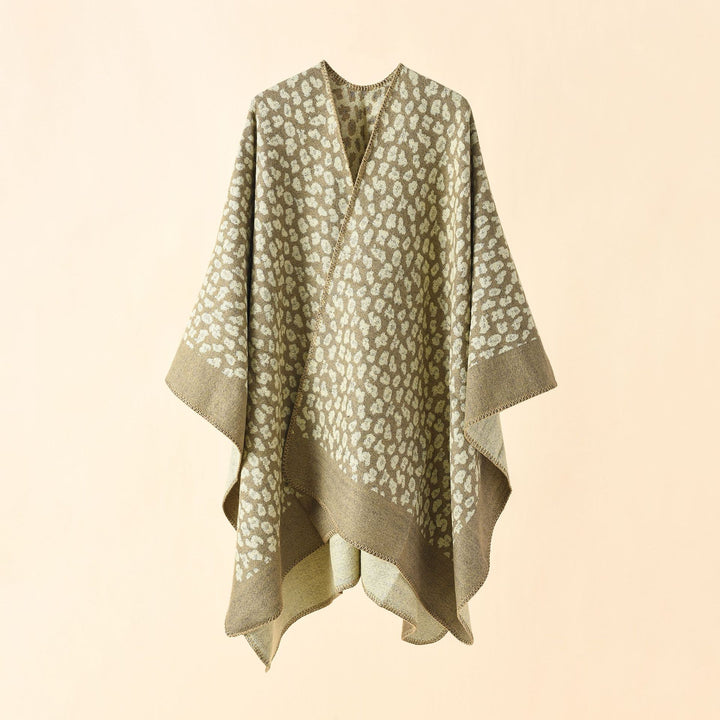 Damen Wollmix-Ruana mit tonigem Leopardenjacquard und kastigem Kimono-Fall – Montévia