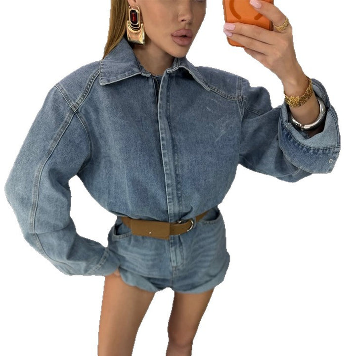 Damen Denim-Shorts-Overall mit kastigem Hemdoberteil und Taillengürtel Echoarchiv