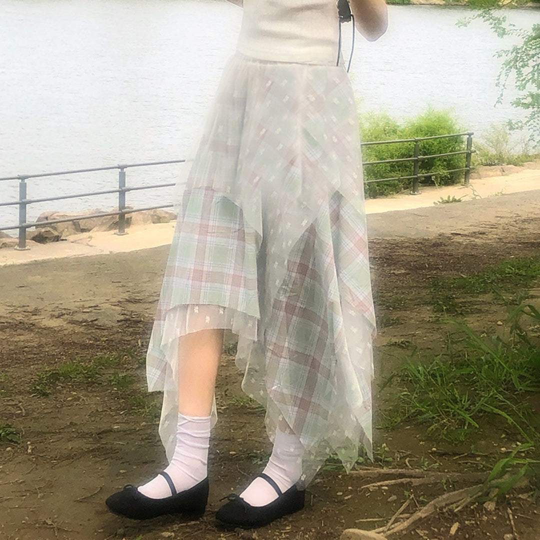 Damen Asymmetrischer Plissee-Rock mit transparentem Chiffonüberwurf und kariertem Design Echo Archiv