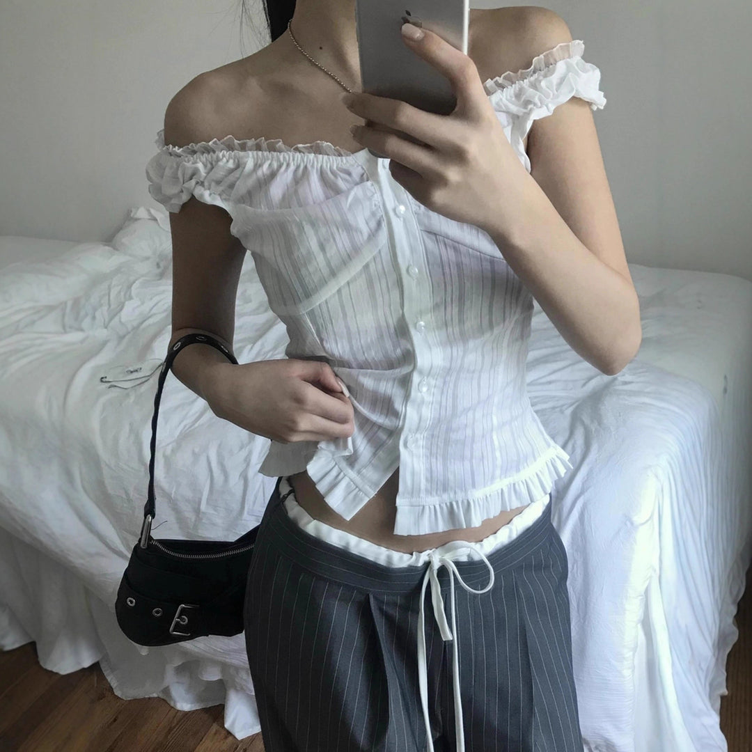 Damen Off-Shoulder Bluse mit Rüschensaum und Knopfdetails Echo Archiv