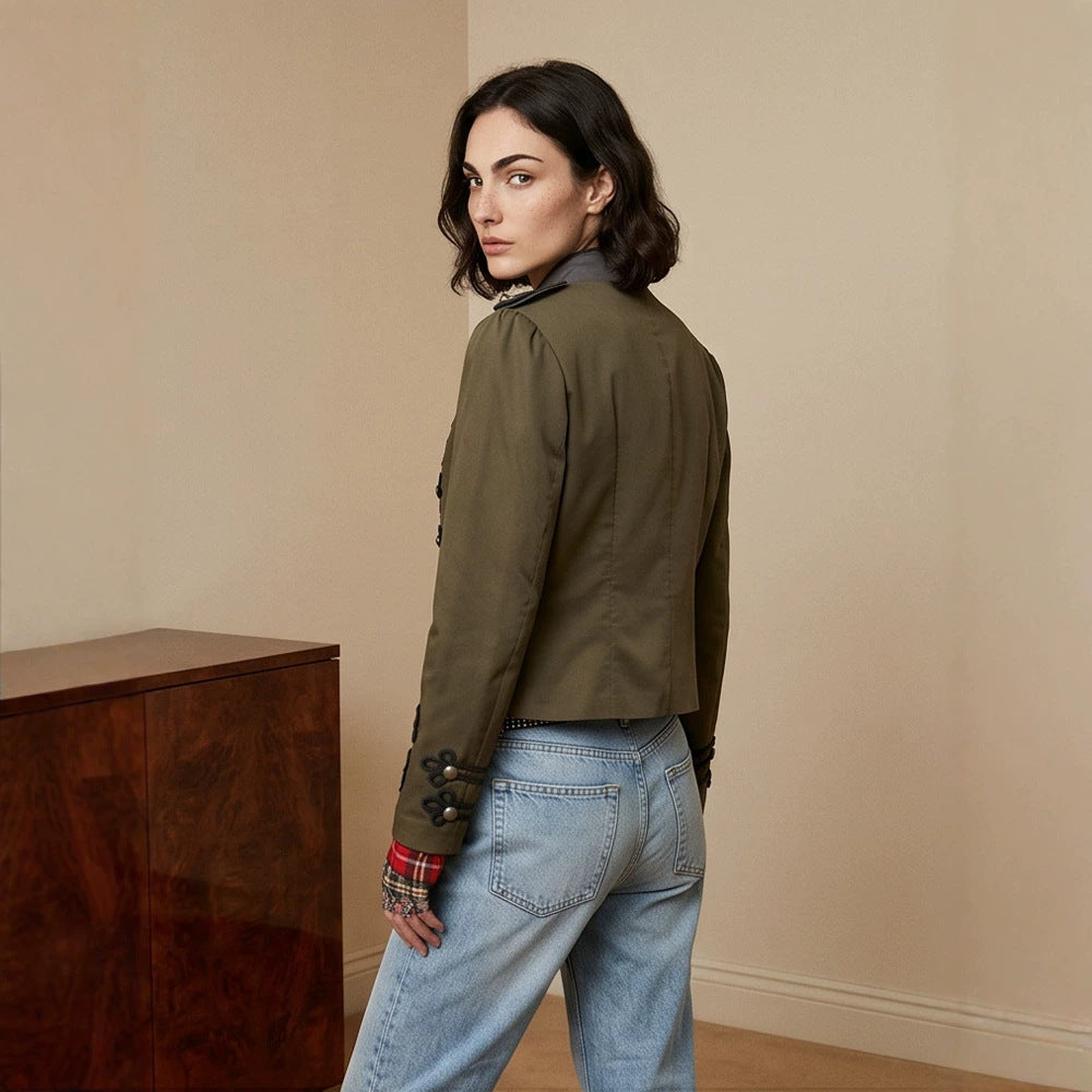 Damen Kurz geschnittener militärinspirierter Blouson mit Zierkordeln Echoarchiv