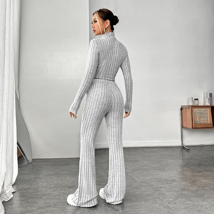Damen geripptes Strick-Lounge-Set mit Rollkragen-Cropped und weiter Schlaghose – Élanora