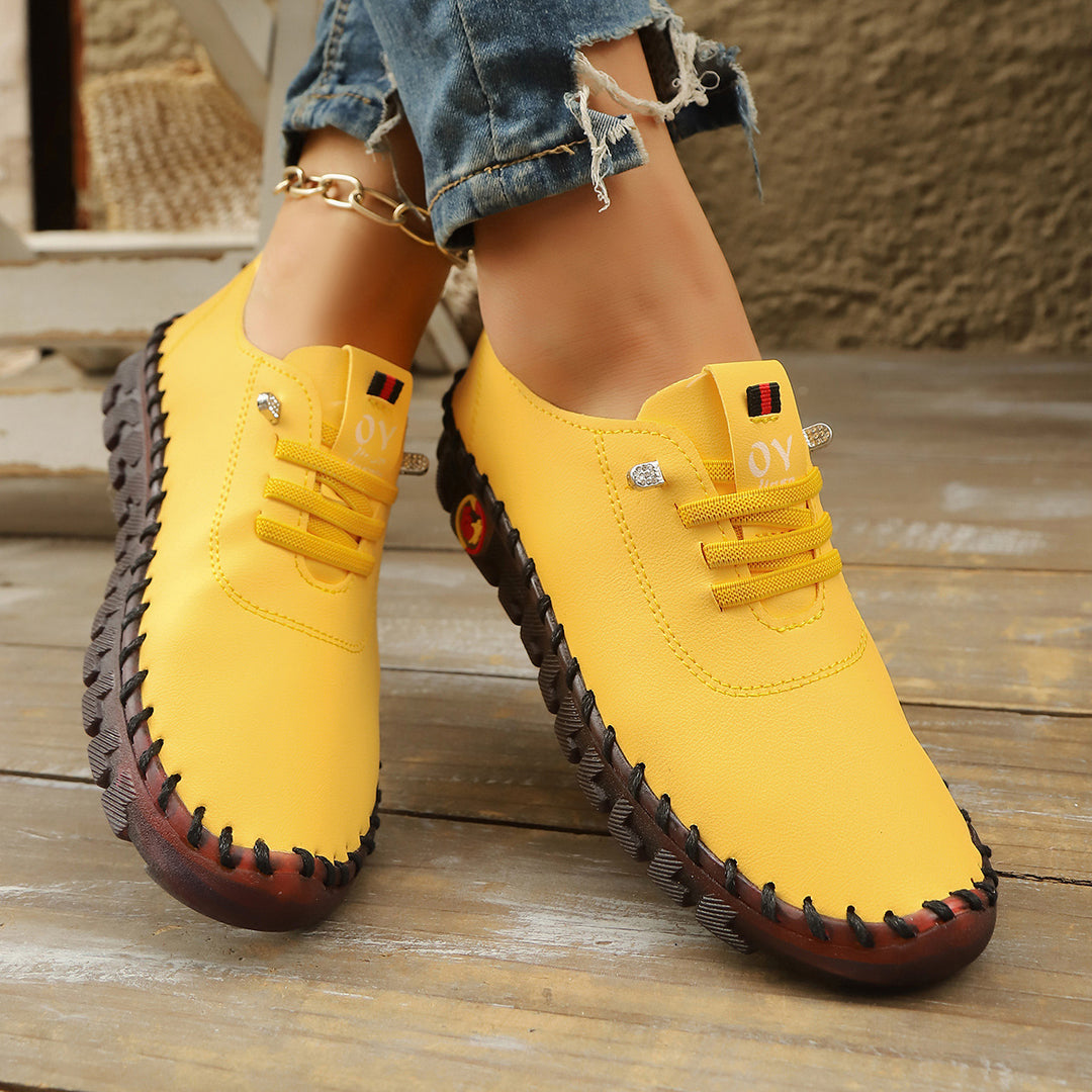 Damen Bequeme Lederoptik-Slipper mit flexibler Profilsohle und Mokassin-Naht – Lioré