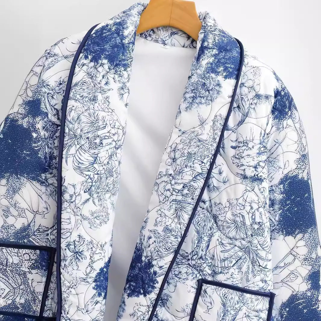 Damen leichte gesteppte Kurzjacke im Kimono‑Stil mit weitem Schalkragen, kontrastpaspel und aufgesetzten Taschen – Célinea