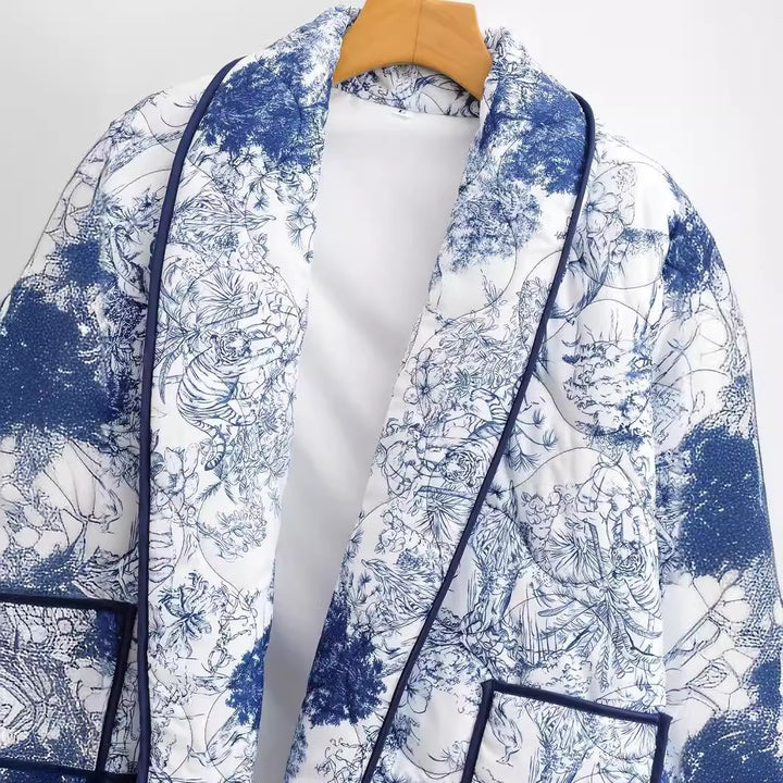 Damen leichte gesteppte Kurzjacke im Kimono‑Stil mit weitem Schalkragen, kontrastpaspel und aufgesetzten Taschen – Célinea