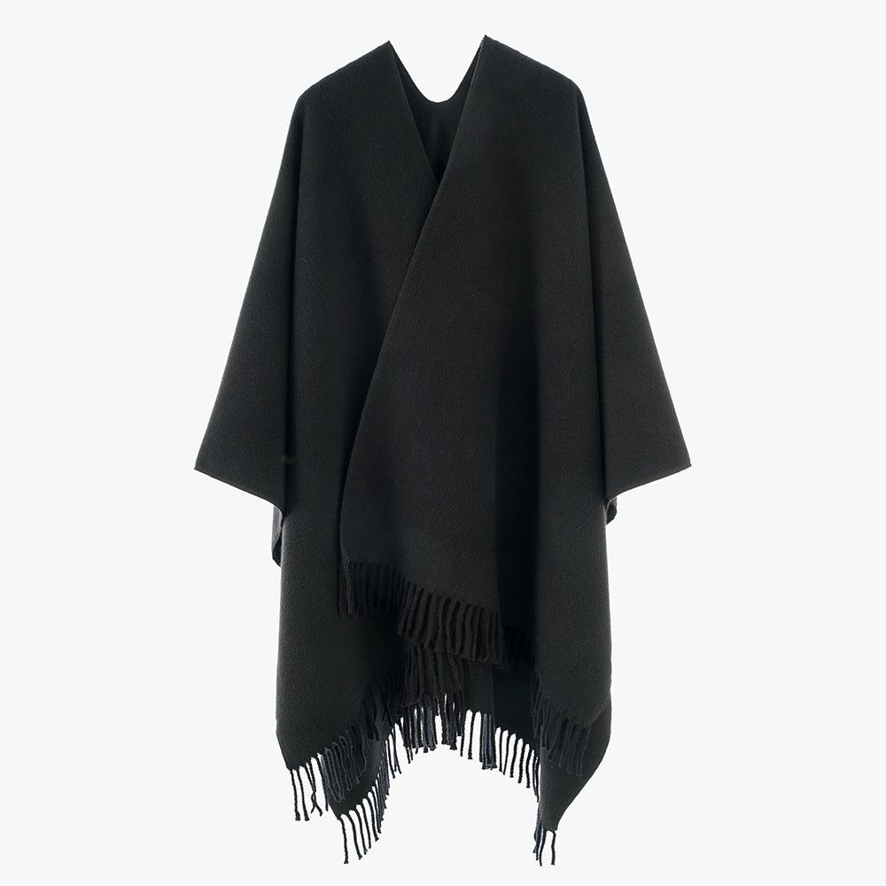 Damen Minimalistischer Wickel‑Capeponcho aus Wollmix mit V‑Ausschnitt und zartem Fransensaum – Avérine