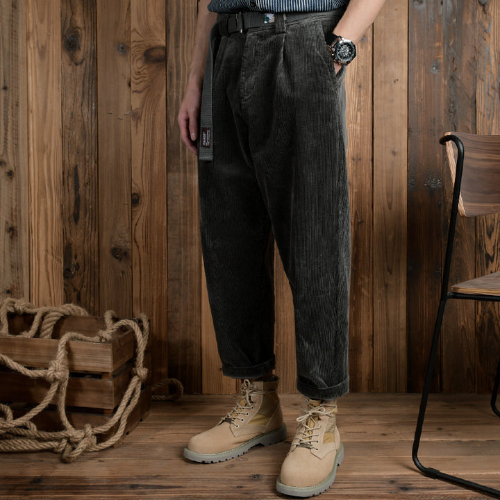 Herren Cordhose im Relaxed-Fit mit konischer Passform und Canvas-Gürtel Echoarchiv