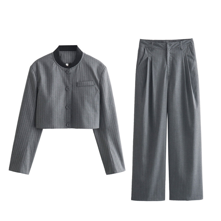 Damen Zweiteiliges Nadelstreifen-Anzugset mit kurzem Knopfblouson und hochtaillierter Faltenhose Echo Archiv