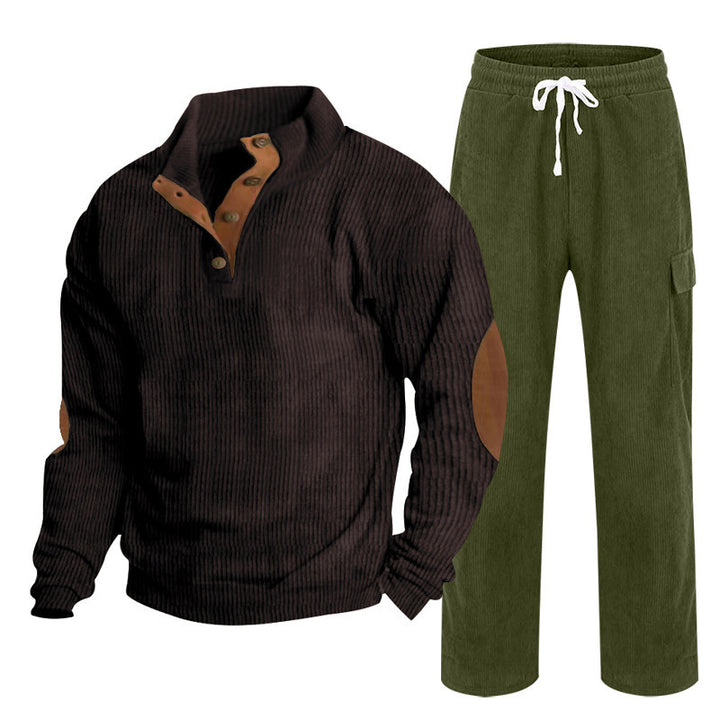 Herren nan strukturiertes Feinstrick-Halbknopf-Pullover und Feincord-Cargo-Zweiteiler Echo Archiv