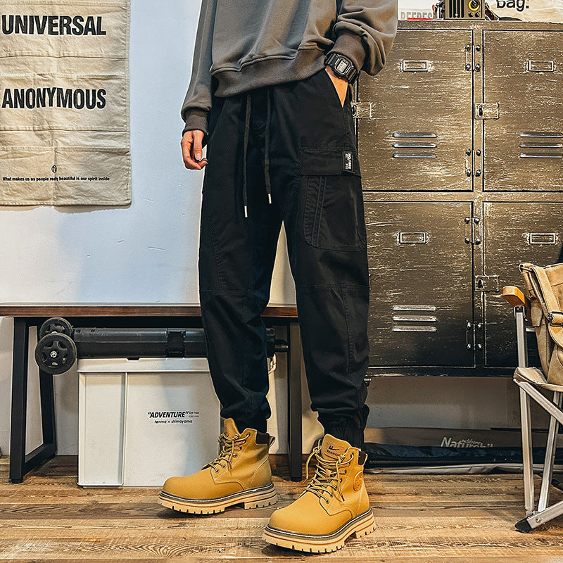 Herren Cargo-Joggerhose mit großen Pattentaschen, elastischem Bund und Gummbündchen – Bravaro