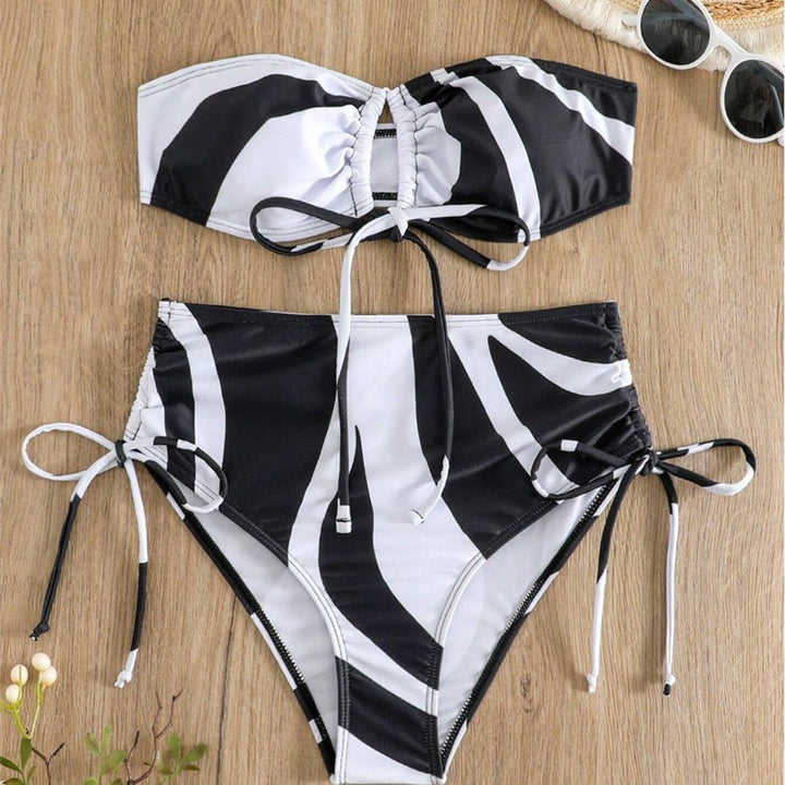 Damen Bikini-Set mit modischem Wickel-Design und verstellbaren Schnürdetails Echo Archiv
