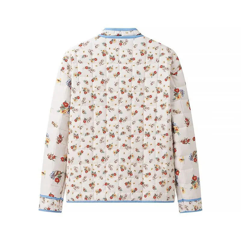 Damen gesteppte Boxy-Jacke mit floralem Alloverprint, kontrastierender Paspel und aufgesetzten Klappentaschen – Célinea