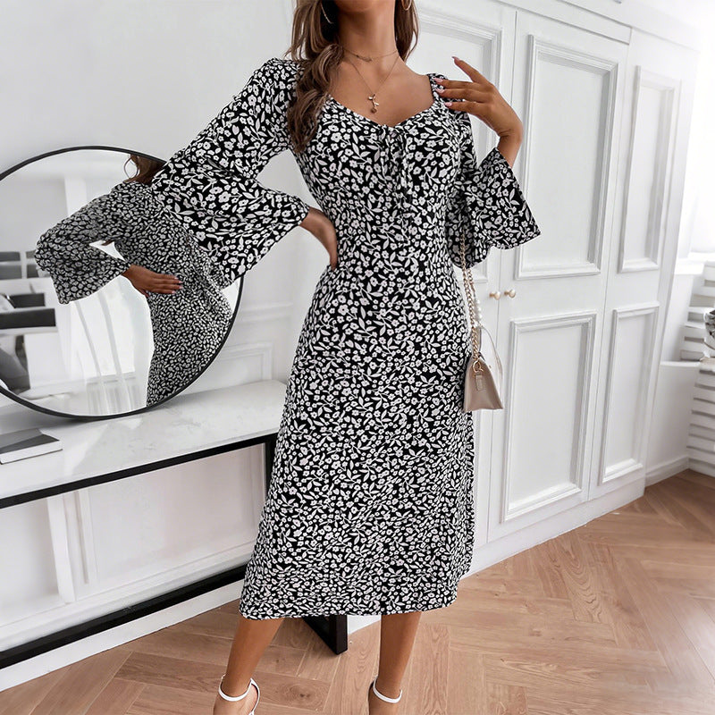 Damen Blumen-Midikleid mit taillierter Wickeloptik und ausgestellten Trompetenärmeln – Élara