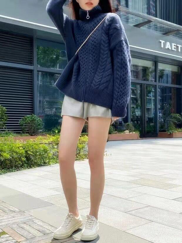 Damen Zopfmuster‑Strickjacke mit Reißverschluss und hohem Rippkragen Echoarchiv