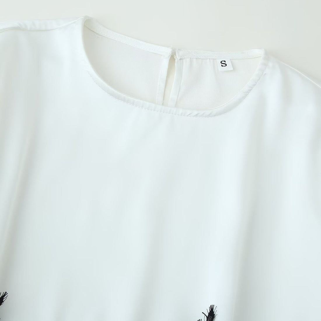 Damen Elegante Chiffonbluse mit Spitzenborte, weitem Kimonoärmel und Bindeband Echoarchiv