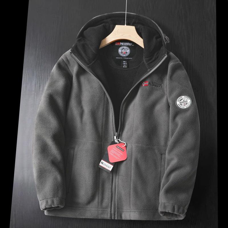 Herren Fleece‑Kapuzenjacke mit wärmender Microfleece‑Fütterung, durchgehendem Reißverschluss und Logo‑Patches Echoarchiv